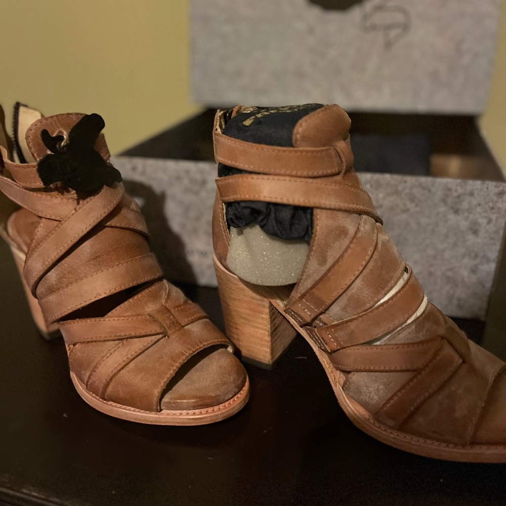 Women’s brand new shoes.